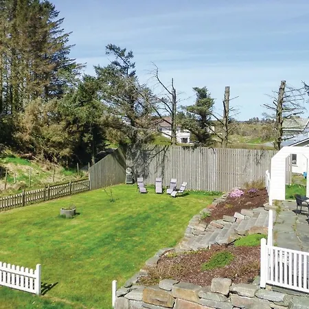 Three-bedroom Holiday In Torvastad *
