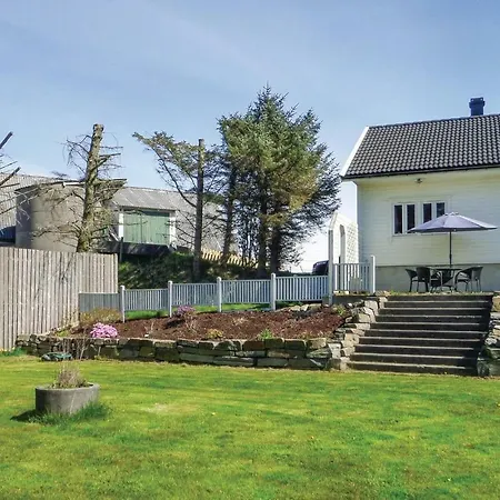 Three-bedroom Holiday In Torvastad * Osnes